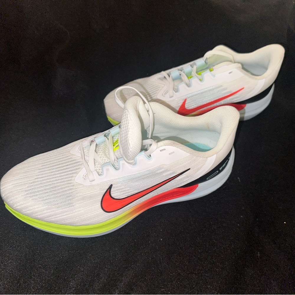 Nike sneakers - Picture 6 of 7